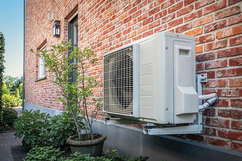 Air heat pump for cooling or heating the home